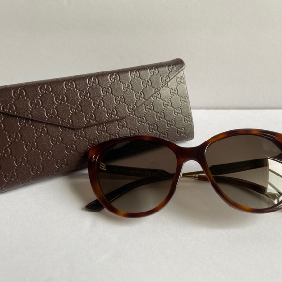 Classic Gucci Sunglasses - Picture 6 of 6